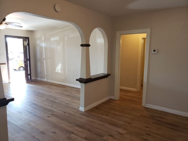 Building Photo - ROOMMATE ADDITION (1) -PLEASE CONTACT ISAB...