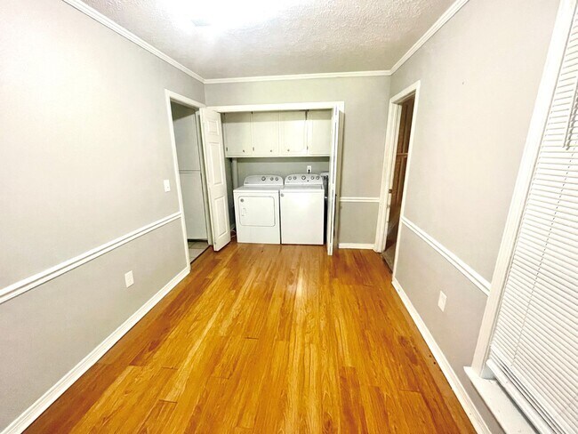 Building Photo - Spacious 4/2 on Corner Lot for Rent in Bra...