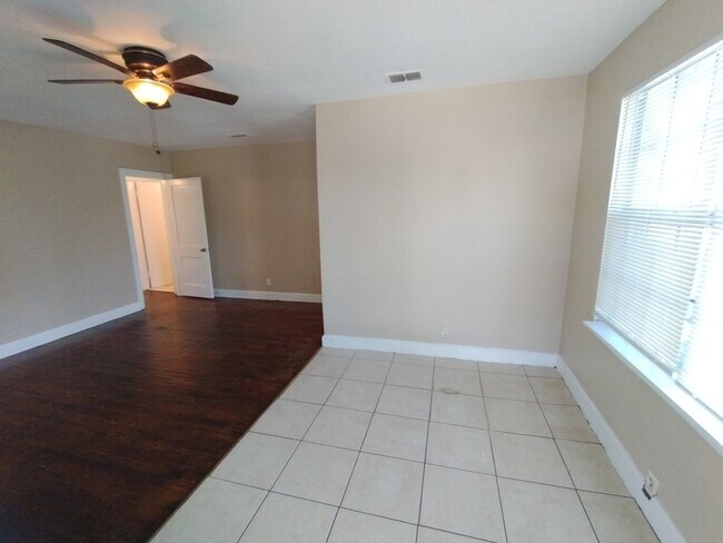 Building Photo - 1202 Lila Ave
