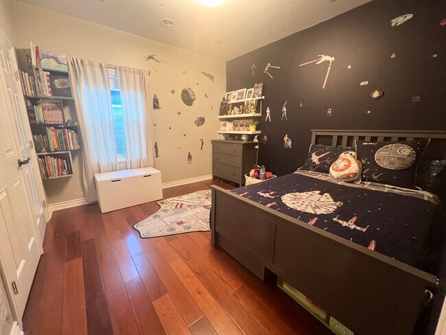 Room with Hardwood Floors - 6947 Jellico Ave