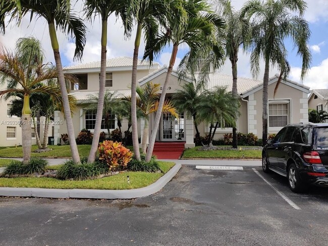 Building Photo - 2890 N Oakland Forest Dr