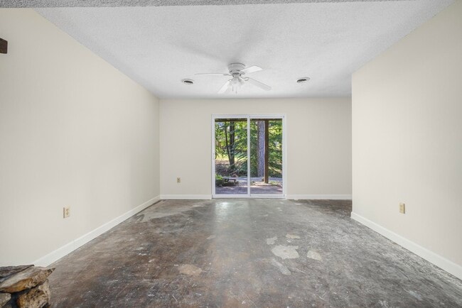Building Photo - 517 Bramblewood Dr
