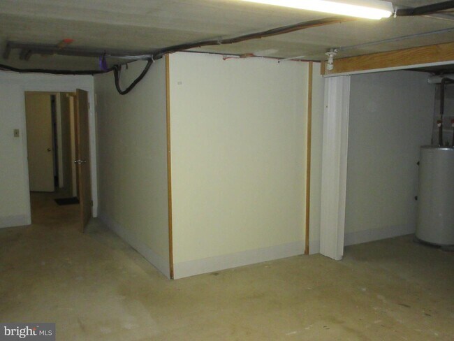 Building Photo - 820A Putnam Blvd