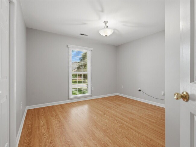 Building Photo - 9437 Fairmead Dr