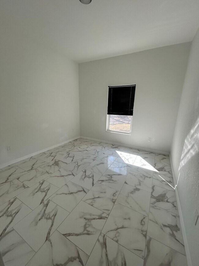 Building Photo - 806 Durmon Ave