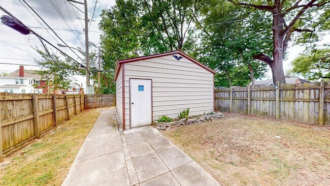 Building Photo - 978 Linwood Ave