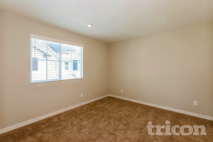 Building Photo - 31532 Hans Dr