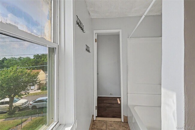 Building Photo - 39 Spruce St