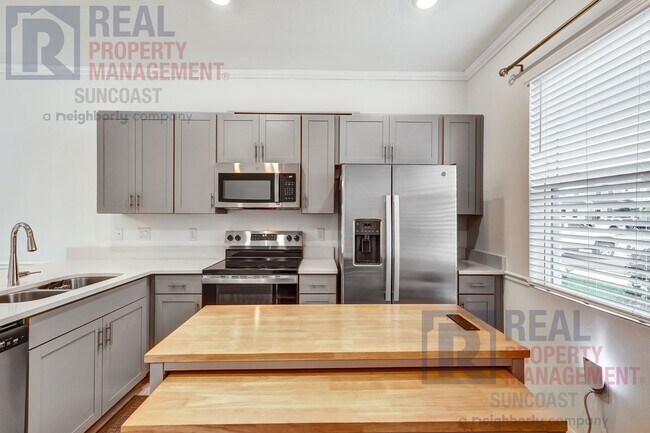 Building Photo - 8937 Daybreak St