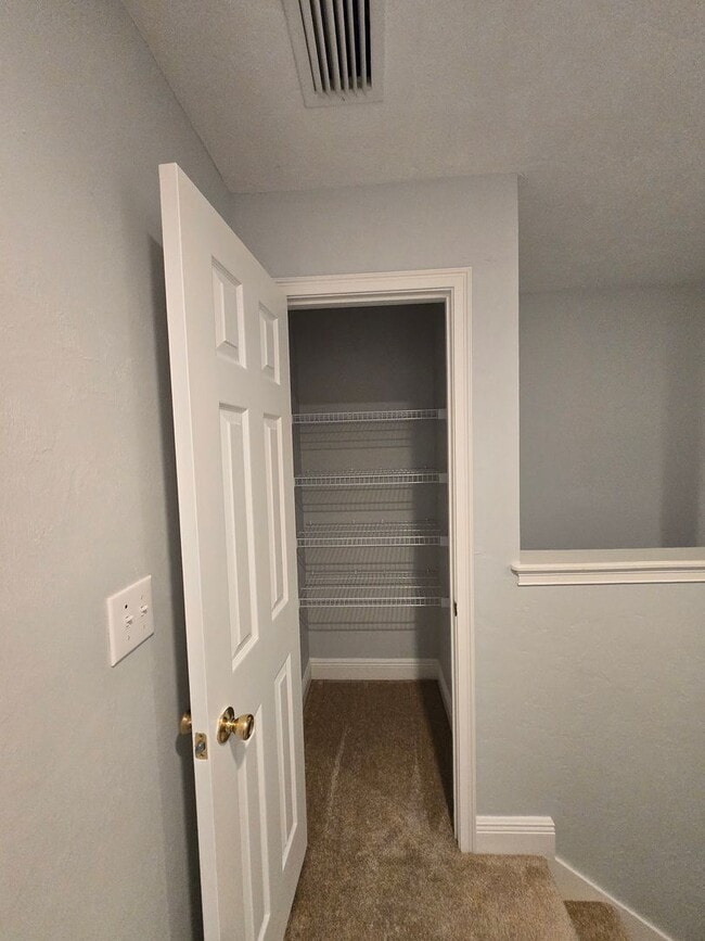 Building Photo - 3BR/3BA Two-Story Quad – Prime Location & Move-In Ready!