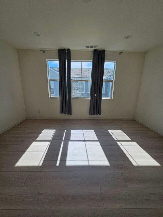 Building Photo - 1969 Cottage Dr