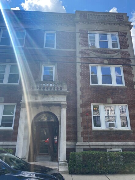 Building Photo - 11 Gray St