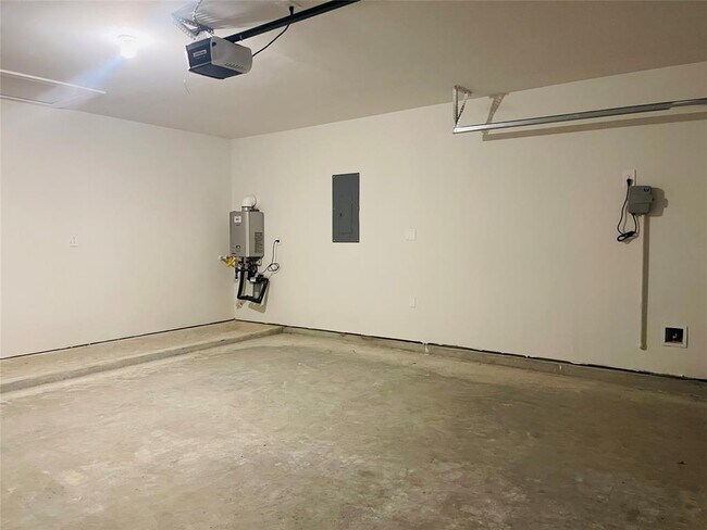 Building Photo - 4404 Aspen Rd
