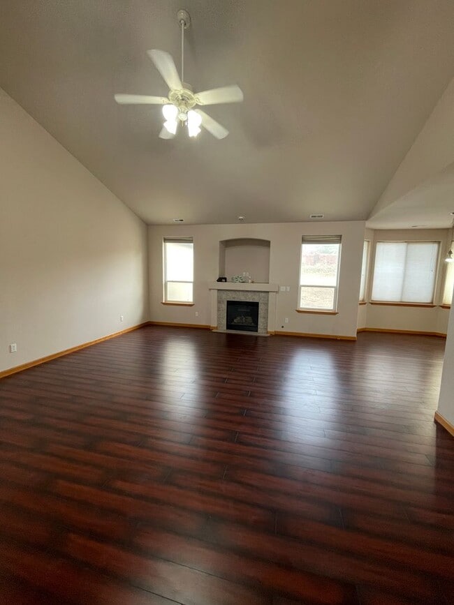 Building Photo - Amazing family home in the perfect location!