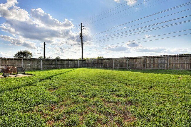 Building Photo - 7637 Cattlemen Dr