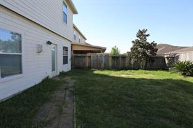 Building Photo - 422 New Hope Ln