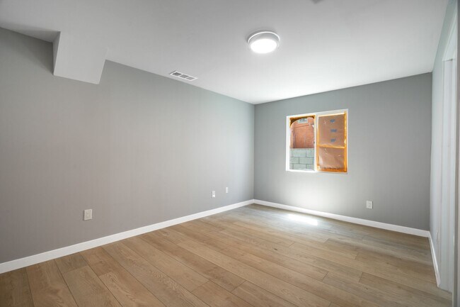 Building Photo - 1049 W 62nd St