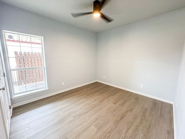 Building Photo - 11635 TX-36