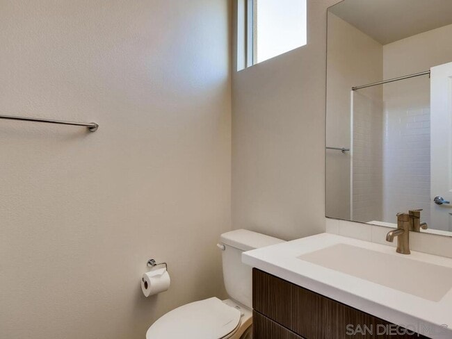 Building Photo - Bright and Modern 2 Bedroom Townhome in Otay Ranch!