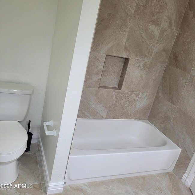 Building Photo - 1622 N Comanche Dr