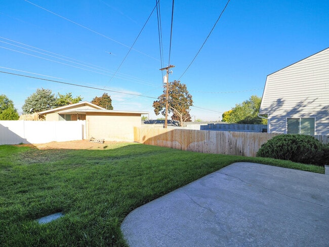 Building Photo - Home on Ponderosa Drive