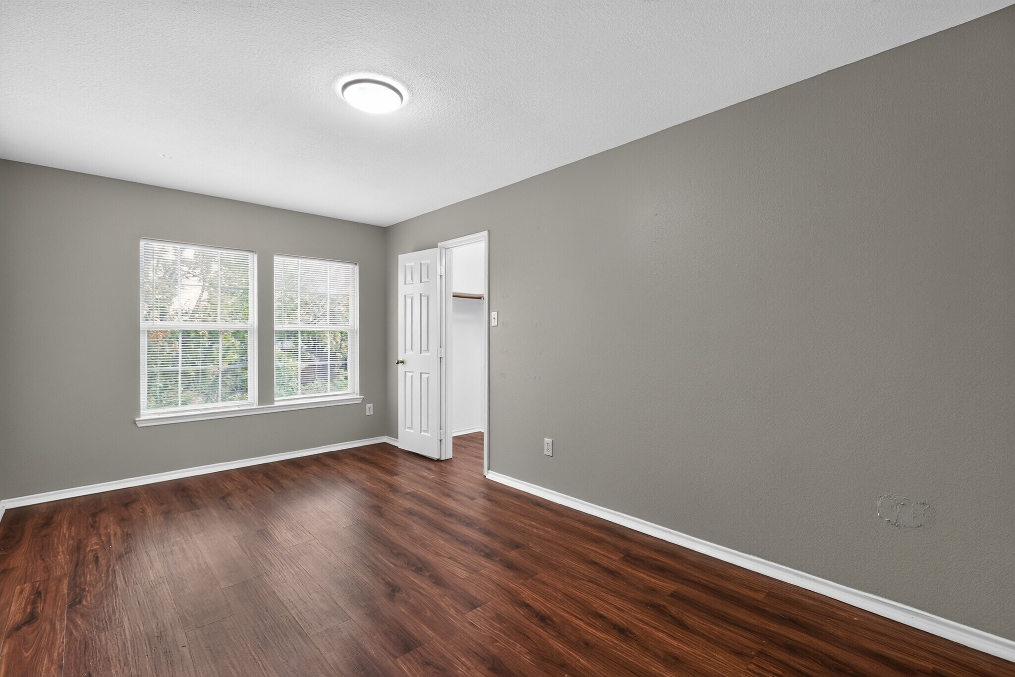 Building Photo - 217 Pinewood Trl