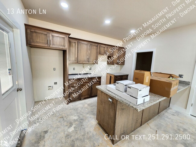 Building Photo - 13 Anton Ln