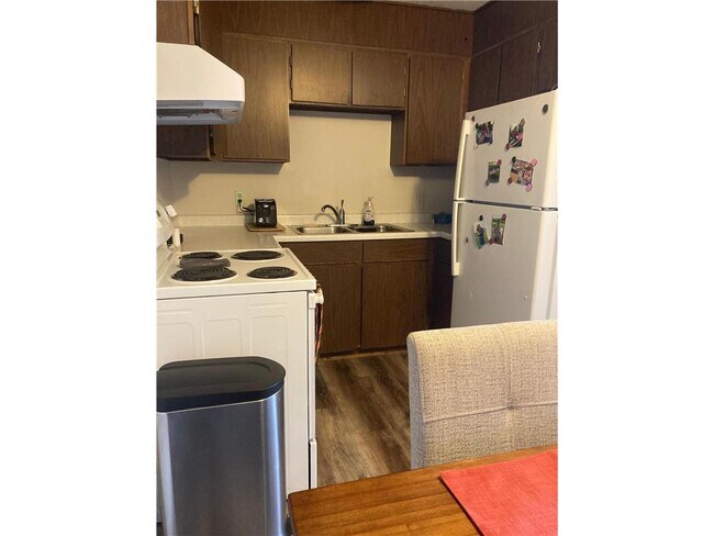 Building Photo - 311 W Bert St