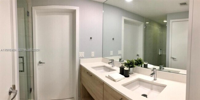 Building Photo - 16385 Biscayne Blvd