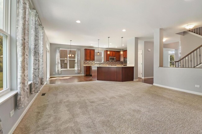 Building Photo - 643 Seneca St