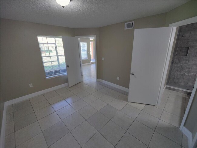 Building Photo - 445 Fountainhead Cir