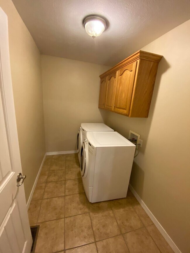 Building Photo - Spacious 4-Bedroom Home Just Minutes from Ft. Leonard Wood