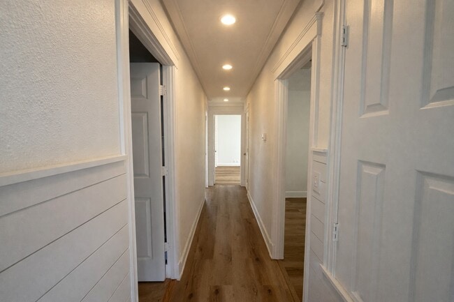 Building Photo - 7 Carol Ct