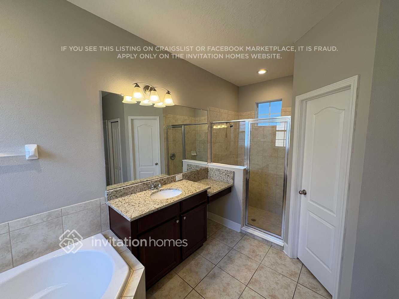 Building Photo - 16009 Loneoak View Dr