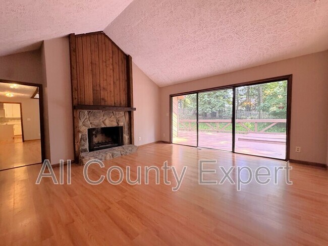 Building Photo - 1302 Colony Dr