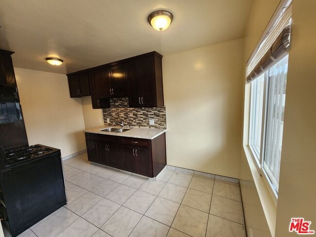 Building Photo - 1533 W 80th St