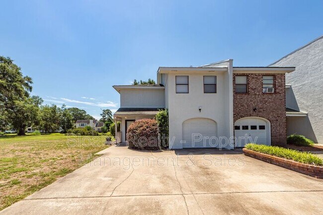 Building Photo - 11 Poets Corner