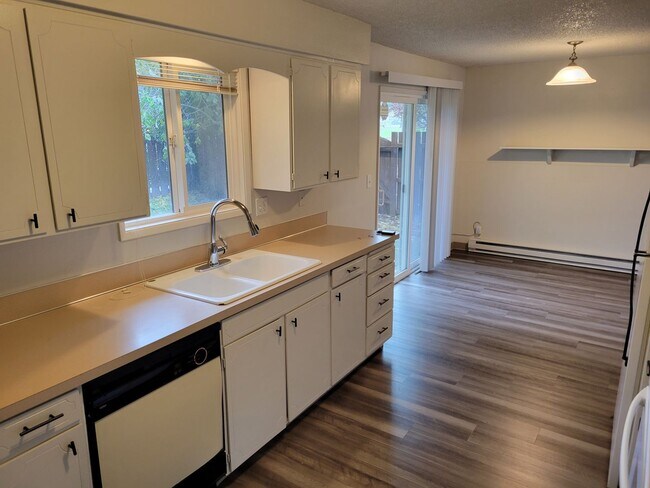 Building Photo - 619-621 Blaine