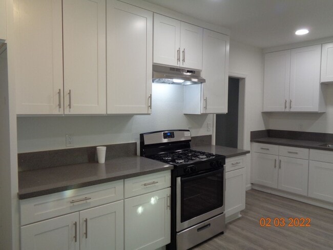 Building Photo - Cute and Cozy Ranch Style Home in East Lan...