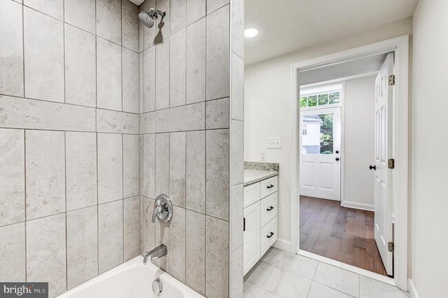 Building Photo - 804 Oella Ave