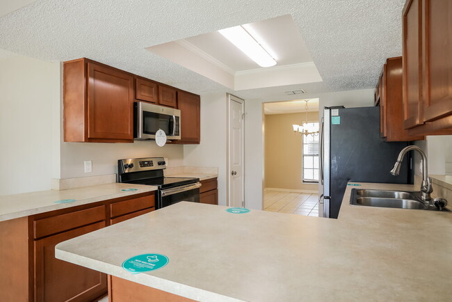 Building Photo - 460 Kevin Dr