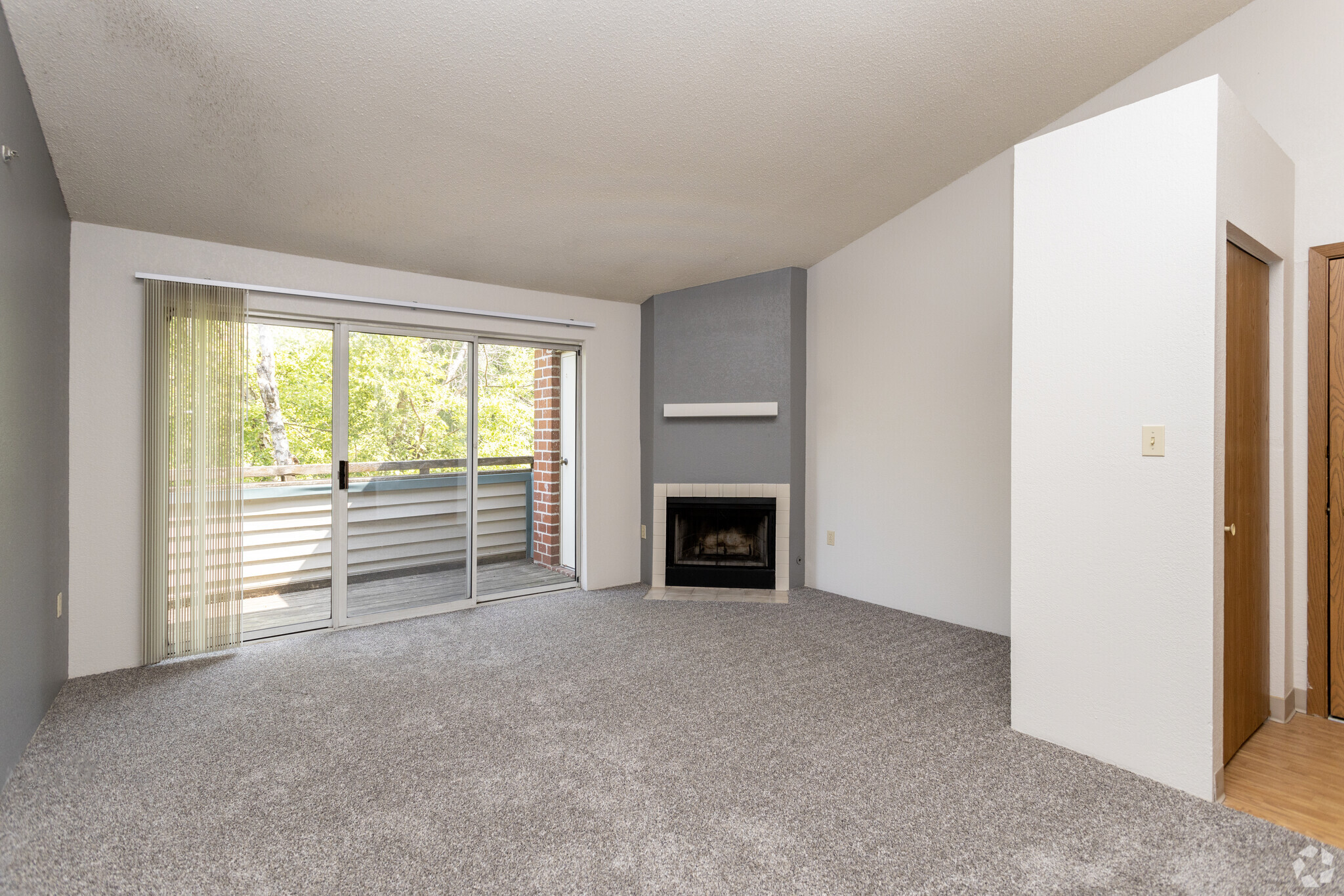 1BR, 1BA - 750SF - Somerset