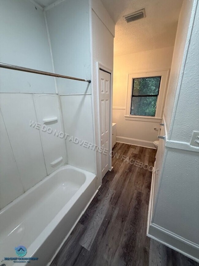 Building Photo - Gorgeous 2 story, 3 bedroom / 2bathroom ho...