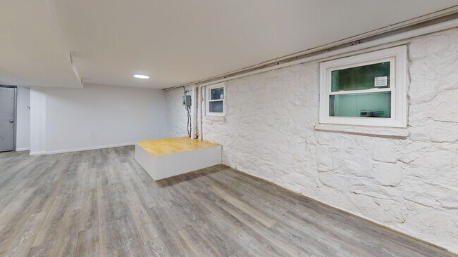 Building Photo - 436 Graham Ave