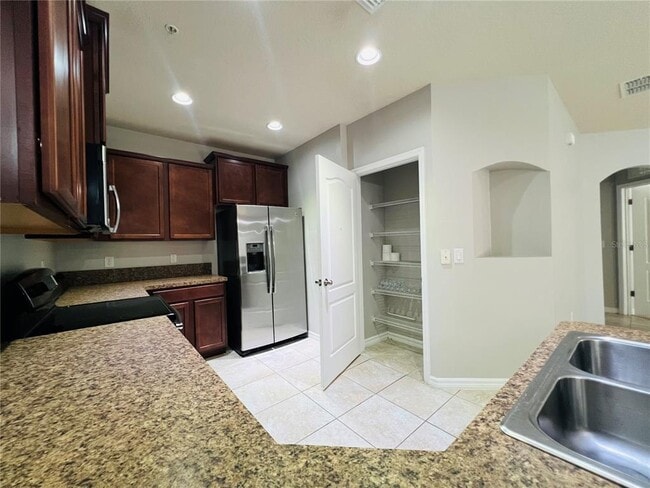 Building Photo - 6562 S Goldenrod Rd