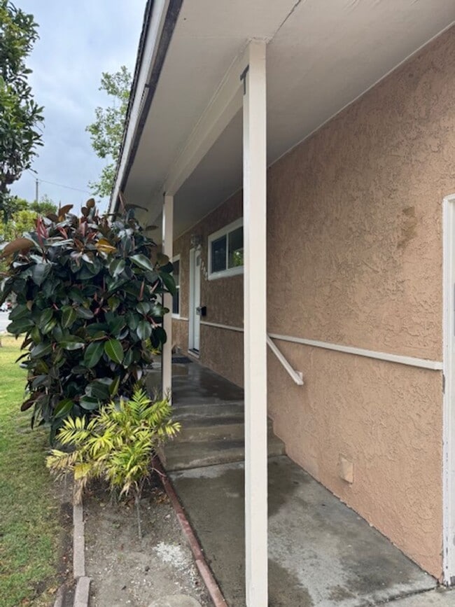 Building Photo - Newly Renovated 4 Bedroom 2 Bath home, wit...