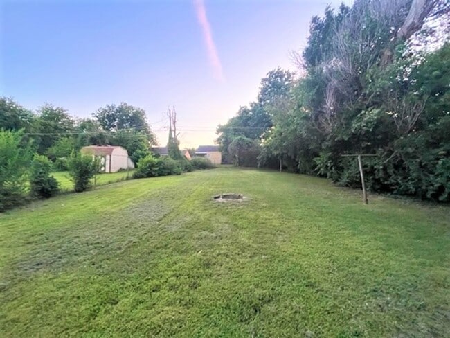 Building Photo - 1017 N Tabor Dr