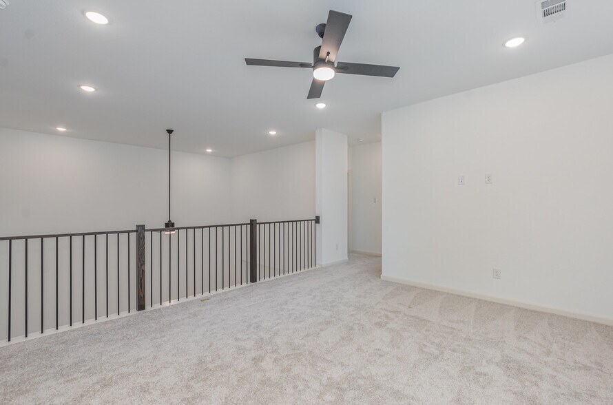 Building Photo - 9558 Hedge St