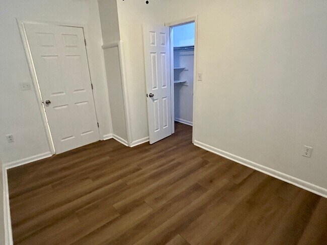 Building Photo - 4762 Trenton Dr