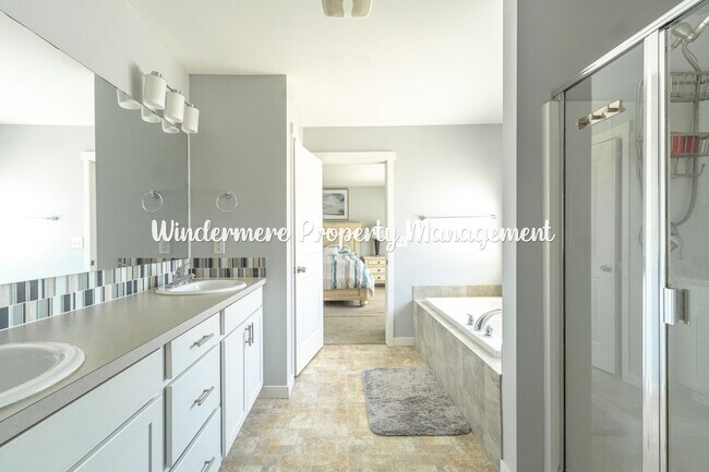 Building Photo - 5064 NW Bear Paw Ct